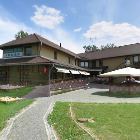 Guest House Meat Heads Pub Komárno Zewnętrze zdjęcie