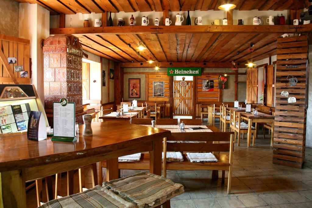 Guest House Meat Heads Pub Komárno Zewnętrze zdjęcie